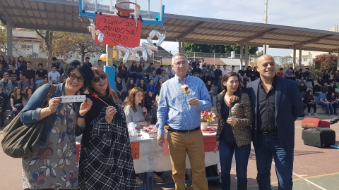 הפנינג_לגיוס_תרומות_ביום_המעשים_הטובים-_תיכון_היובל.jpg